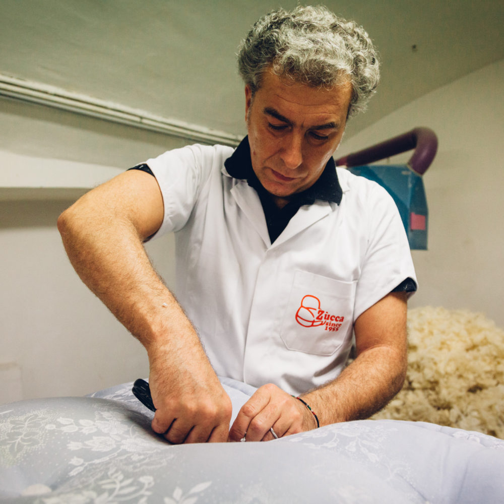 Rifacimento artigianale di materassi e cuscini in lana a Milano - Ditta Zucca
